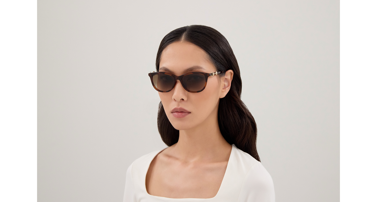 Gucci Sunglasses GG2220SK 002