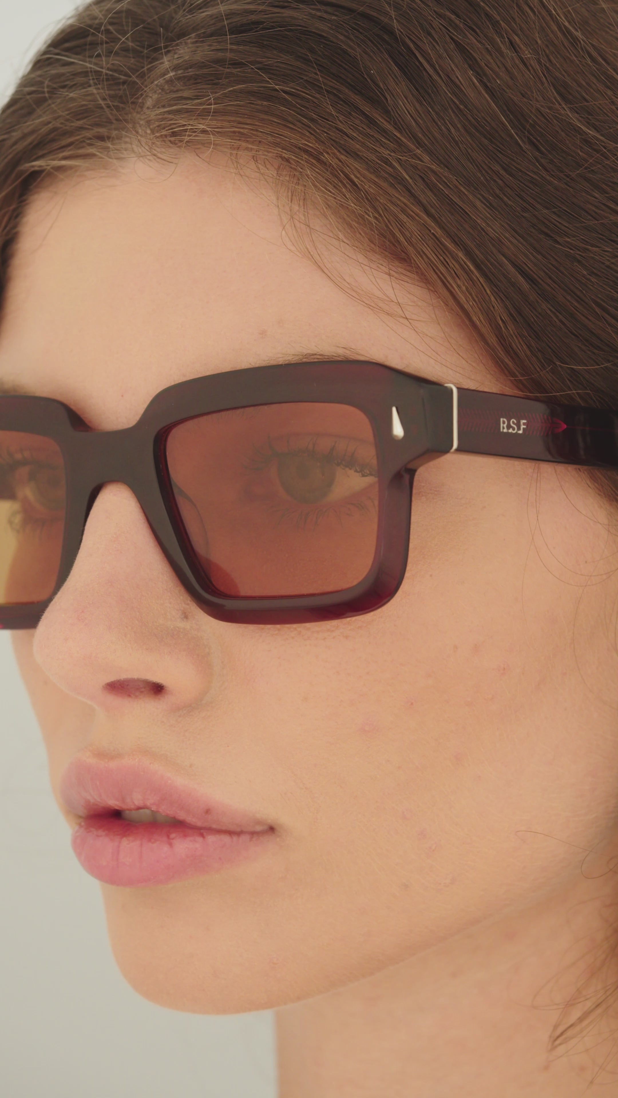 Load video: RetroSuperFuture Giardino Distinct W1F