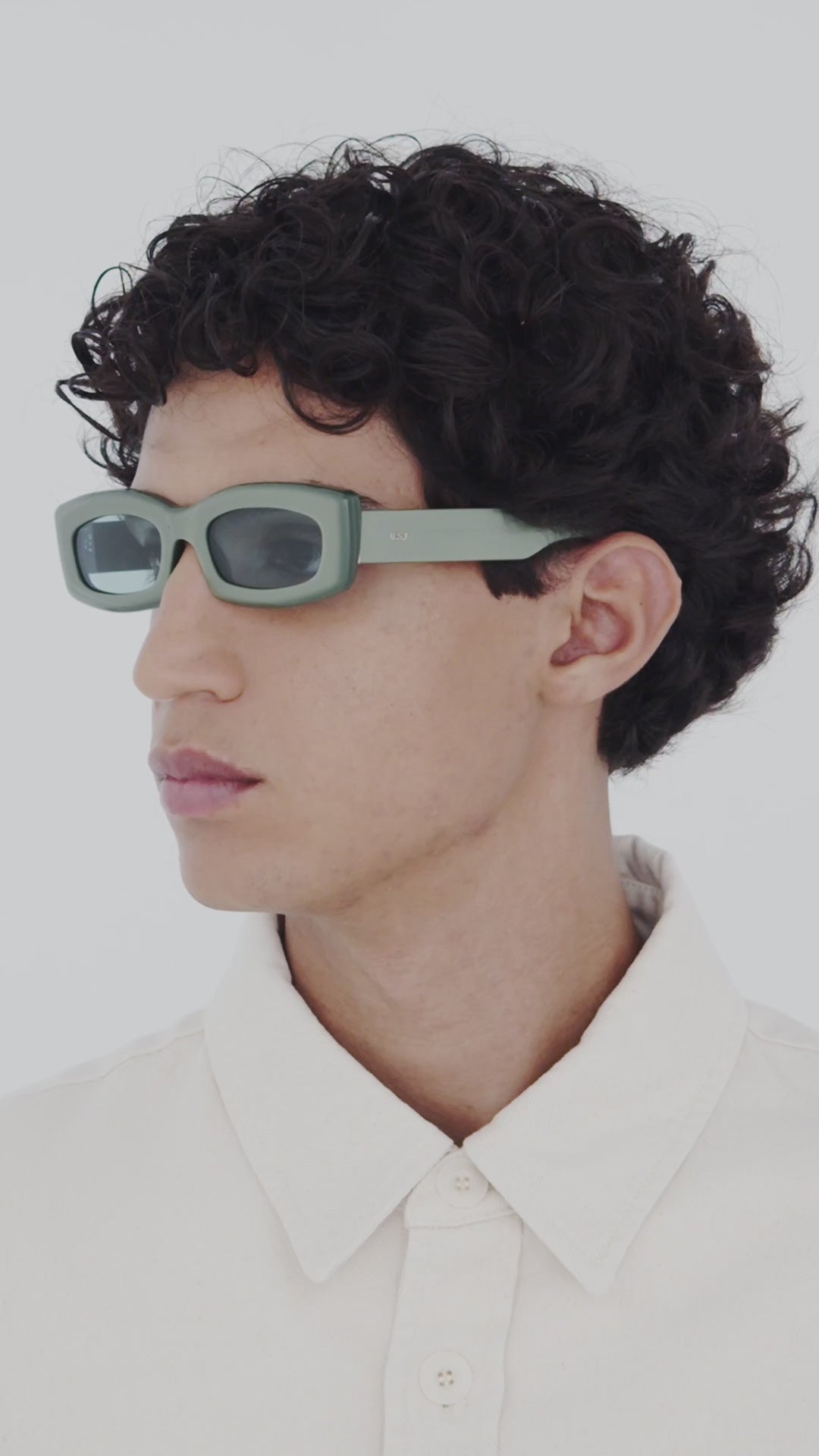 Load video: RetroSuperFuture Zaga Metallic Mint