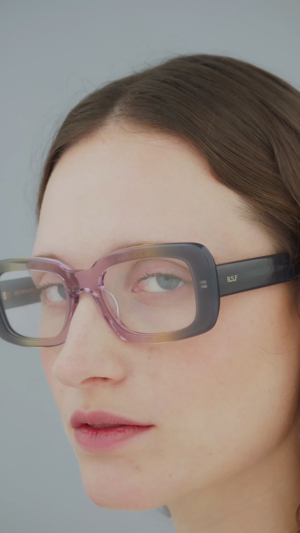 Carica video: RetroSuperFuture Numero 148 Side Fade I4V