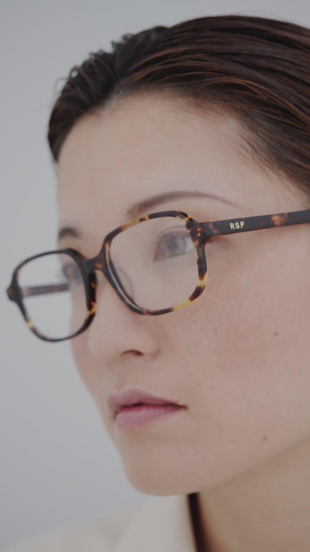 Load video: RetroSuperFuture Numero 05 Burnt Havana