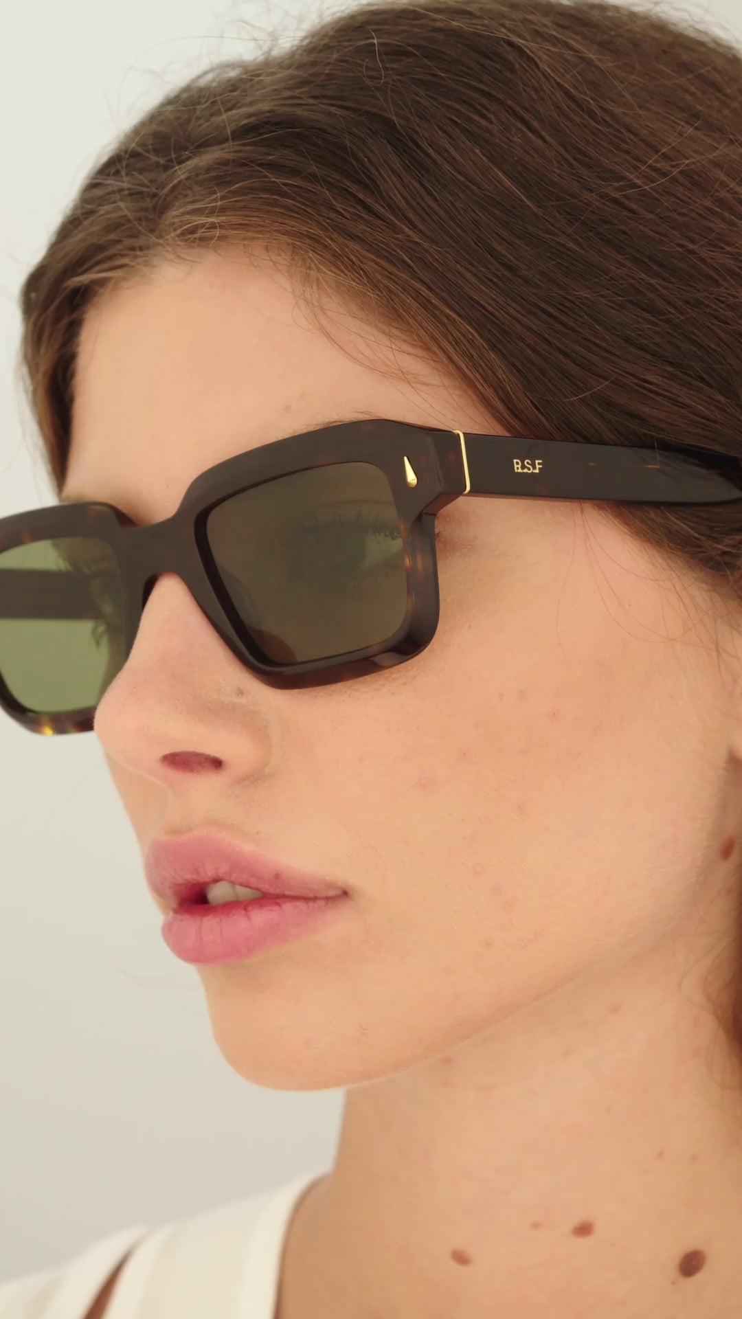 Load video: RetroSuperFuture Giardino 3627