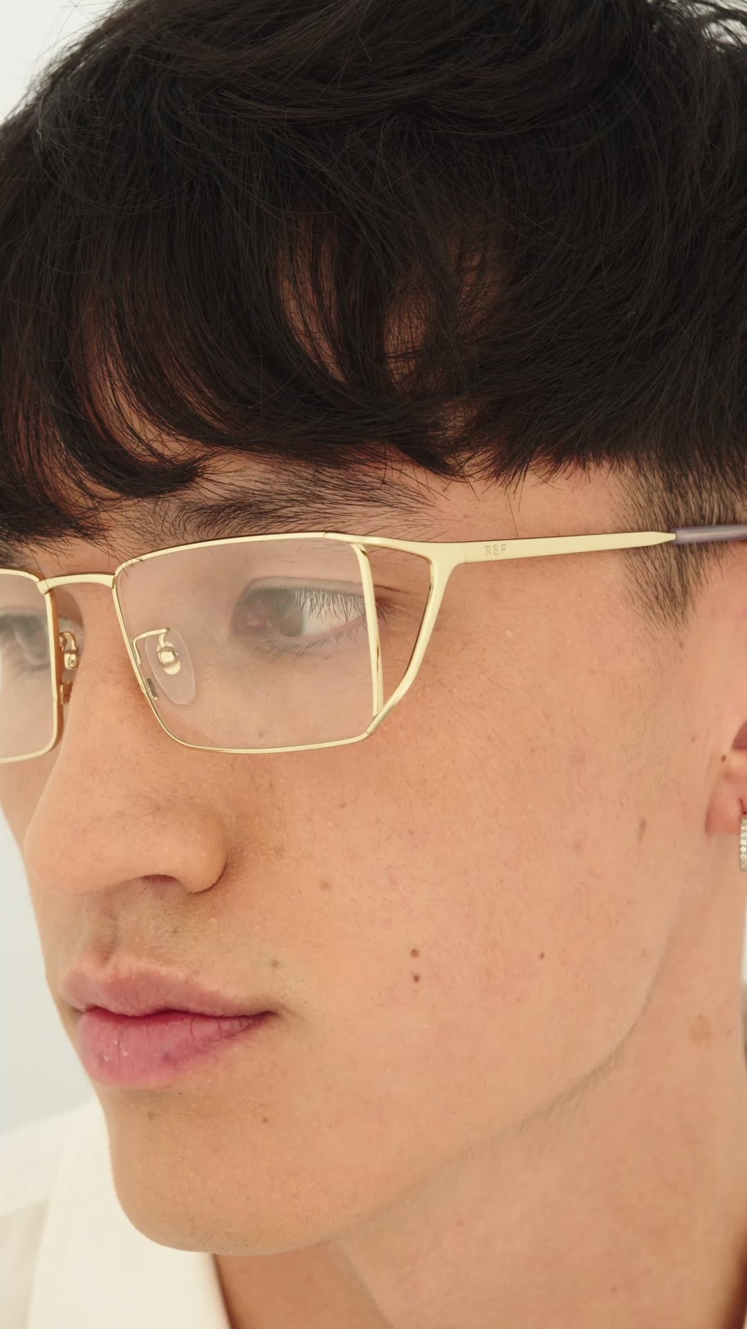 Load video: RetroSuperFuture Numero 115 Oro