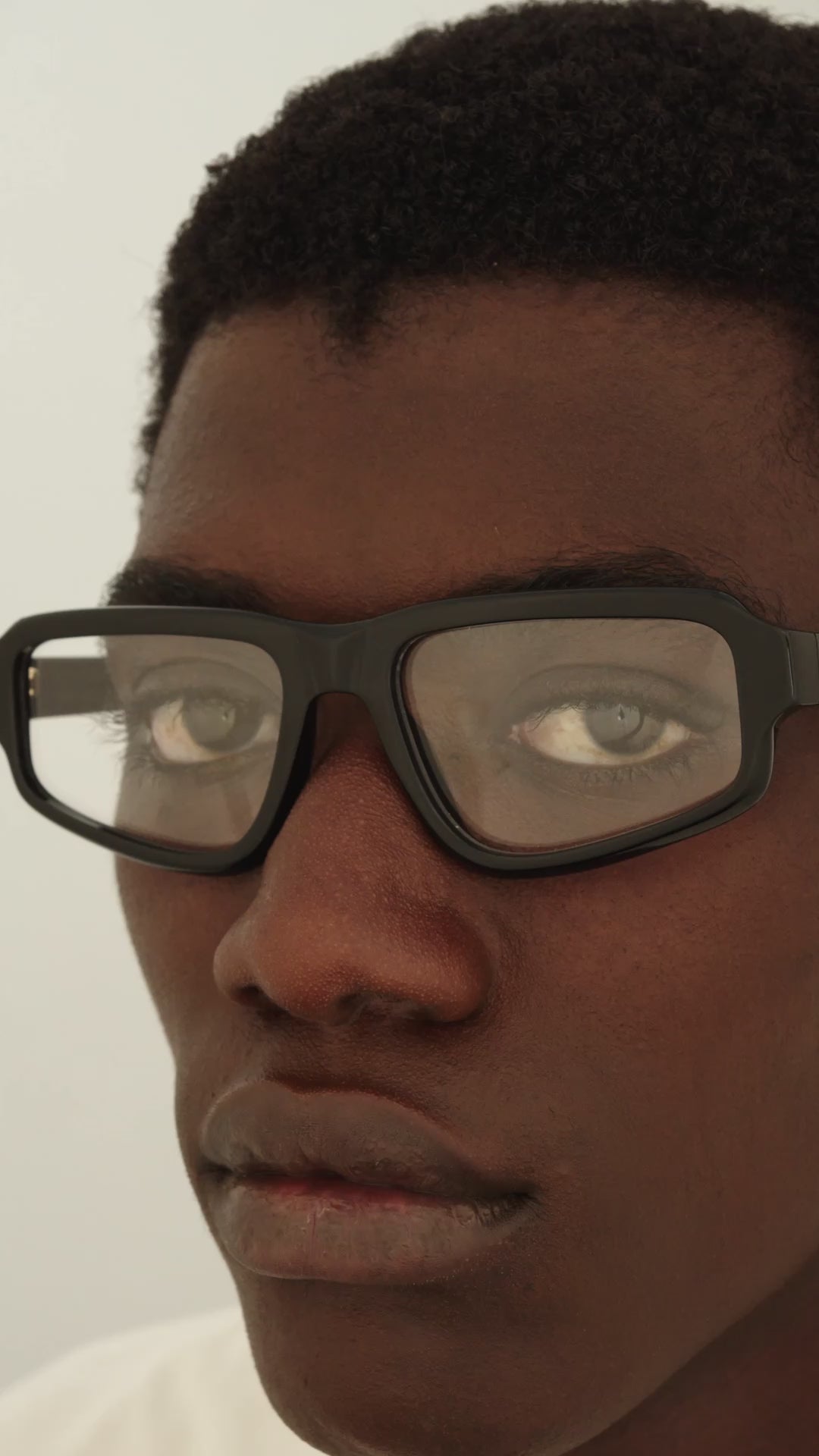 Load video: RetroSuperFuture Numero 113 Nero