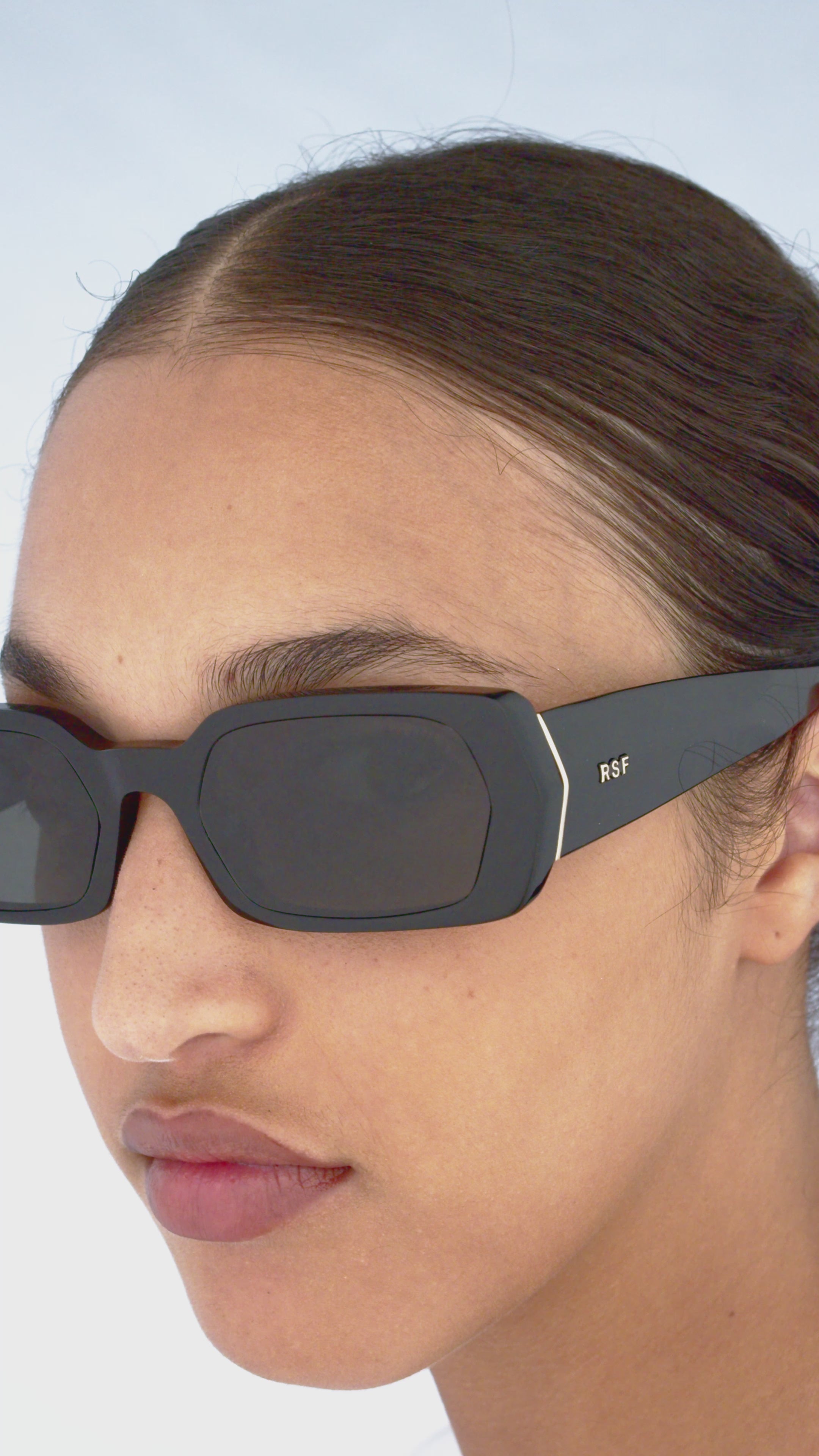 Video laden: RetroSuperFuture L'Altro Black DHP