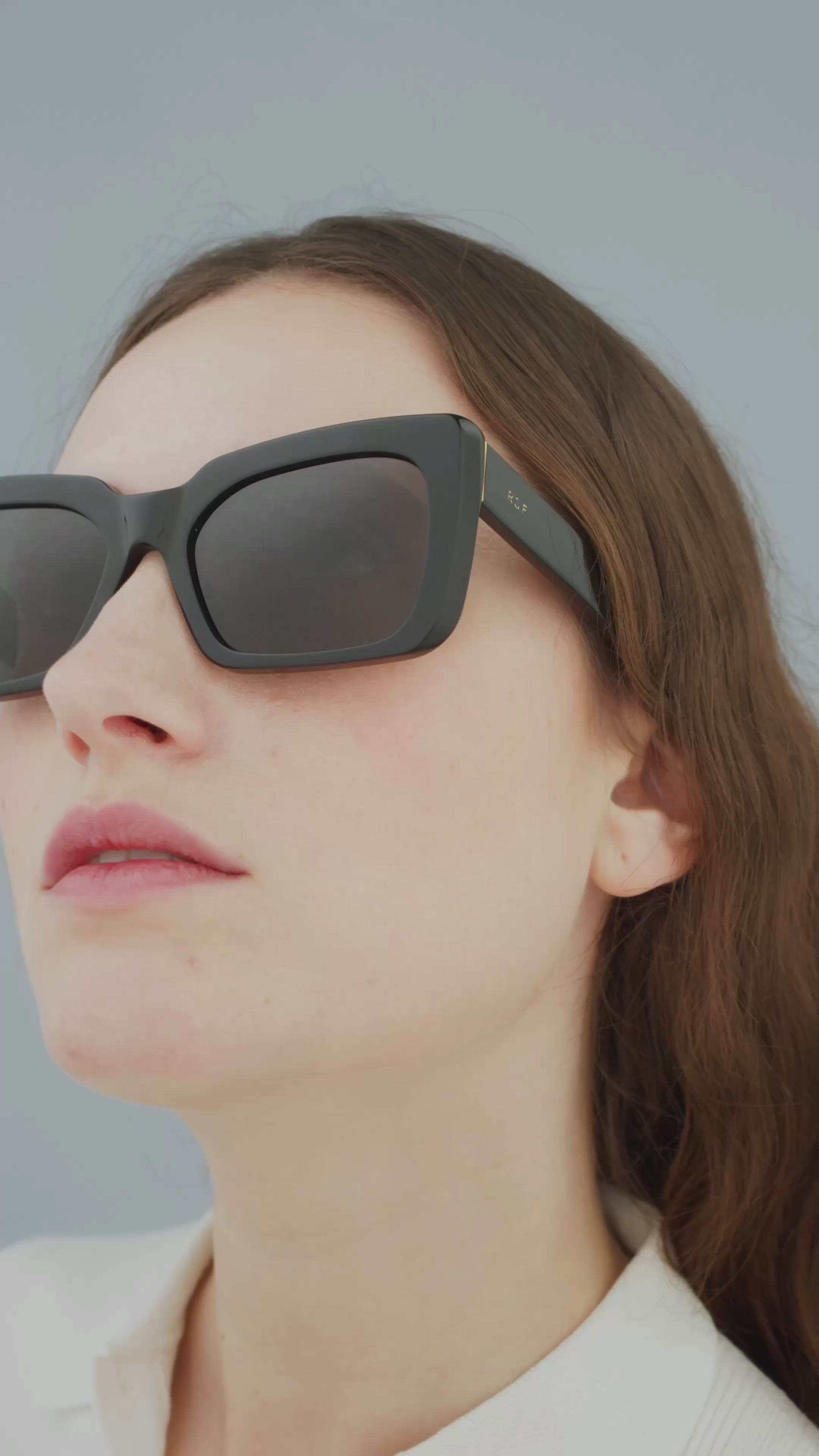 Load video: RetroSuperFuture Senta Black ZGM