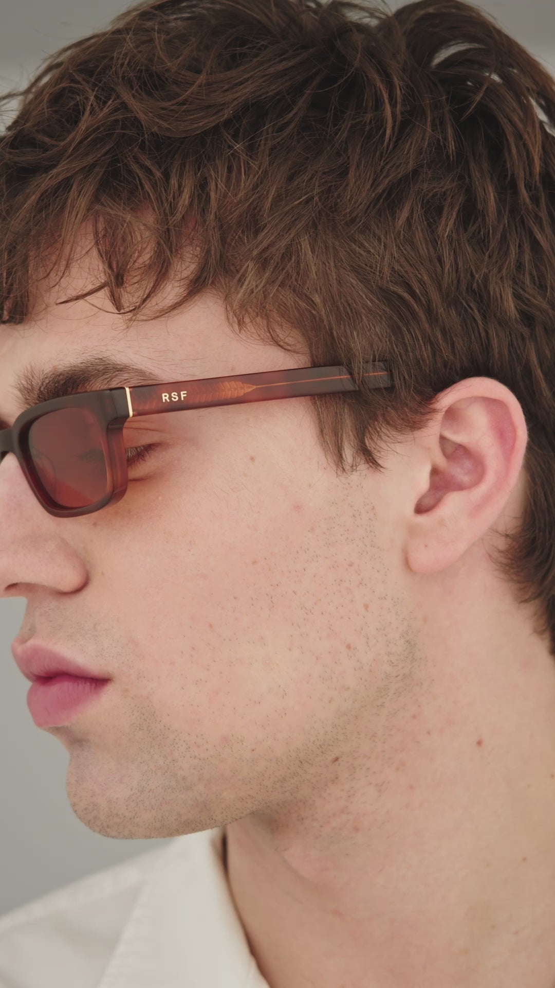 Load video: RetroSuperFuture Gesto Havana Diversa