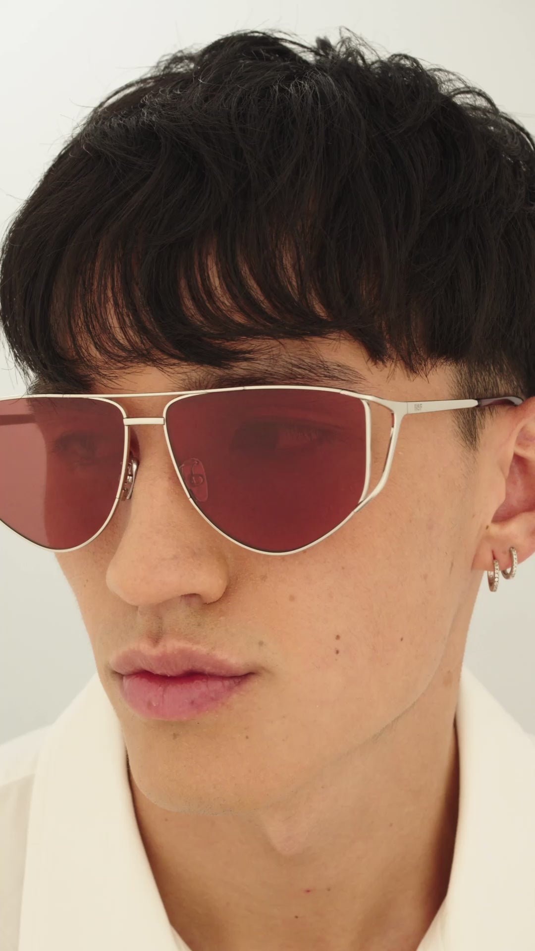 Carica video: RetroSuperFuture Premio Bordeaux