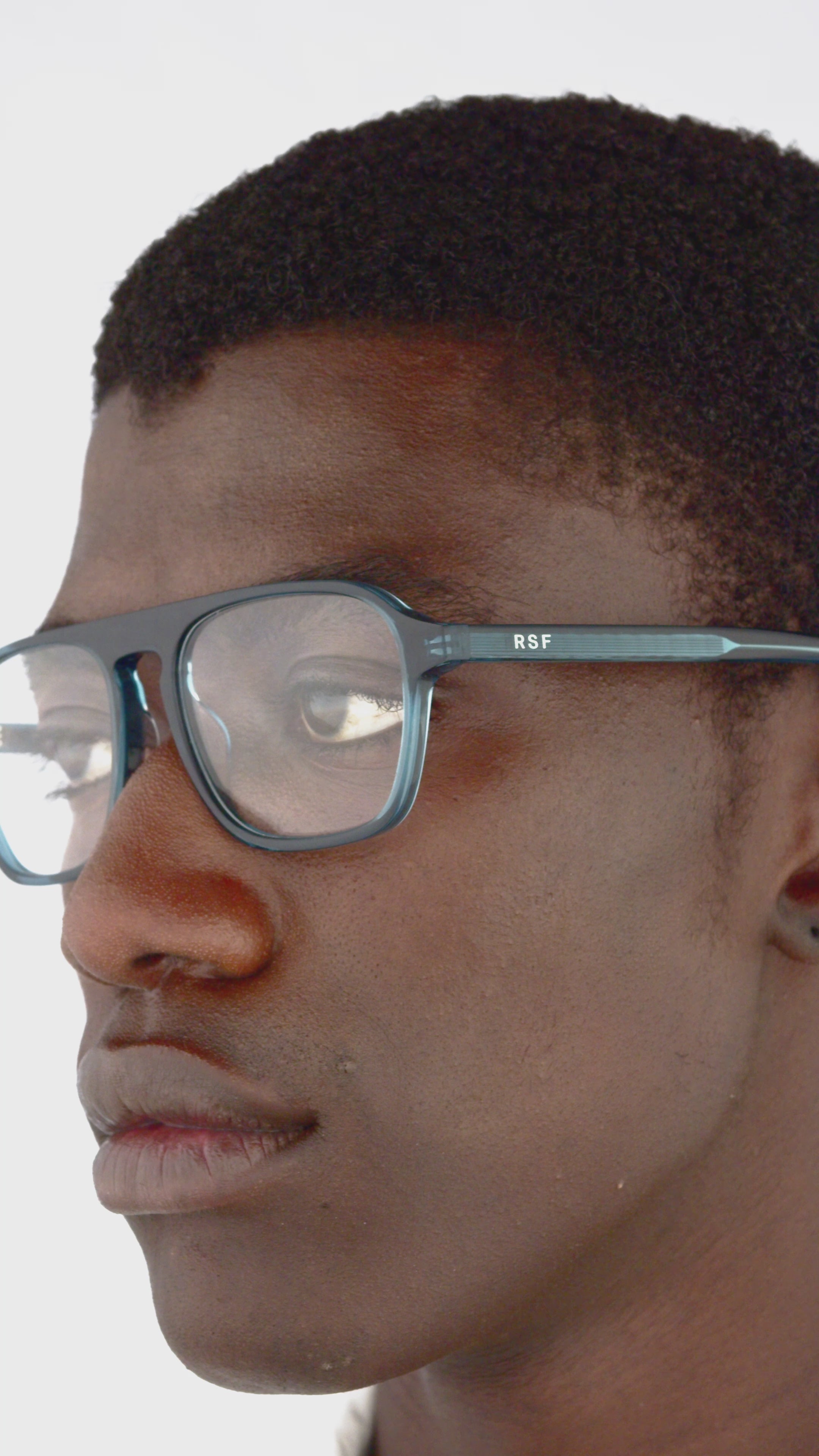 Carica video: RetroSuperFuture Numero 142 Teal R9I