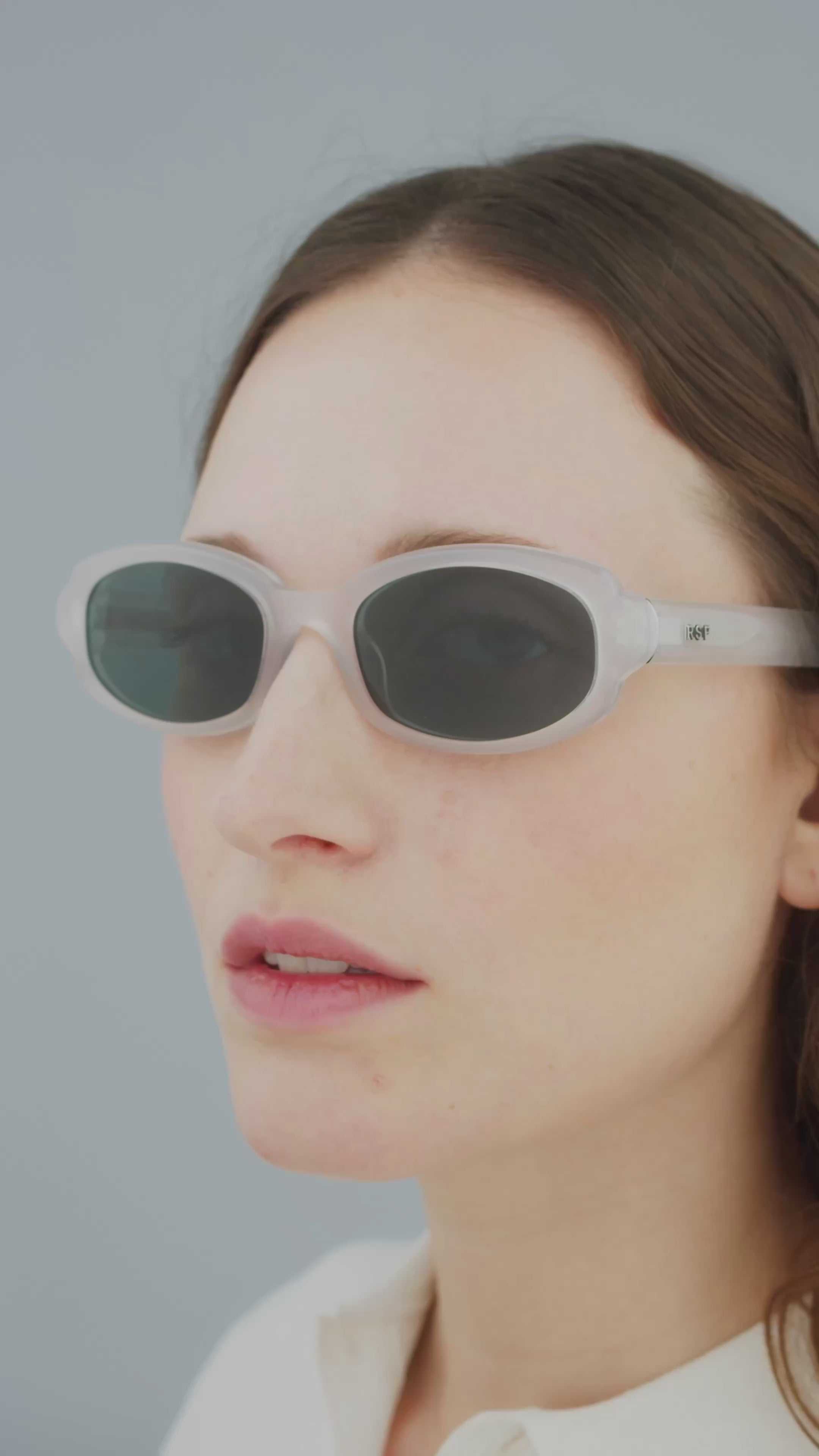 Video laden: RetroSuperFuture Esatto Nuvola YN3
