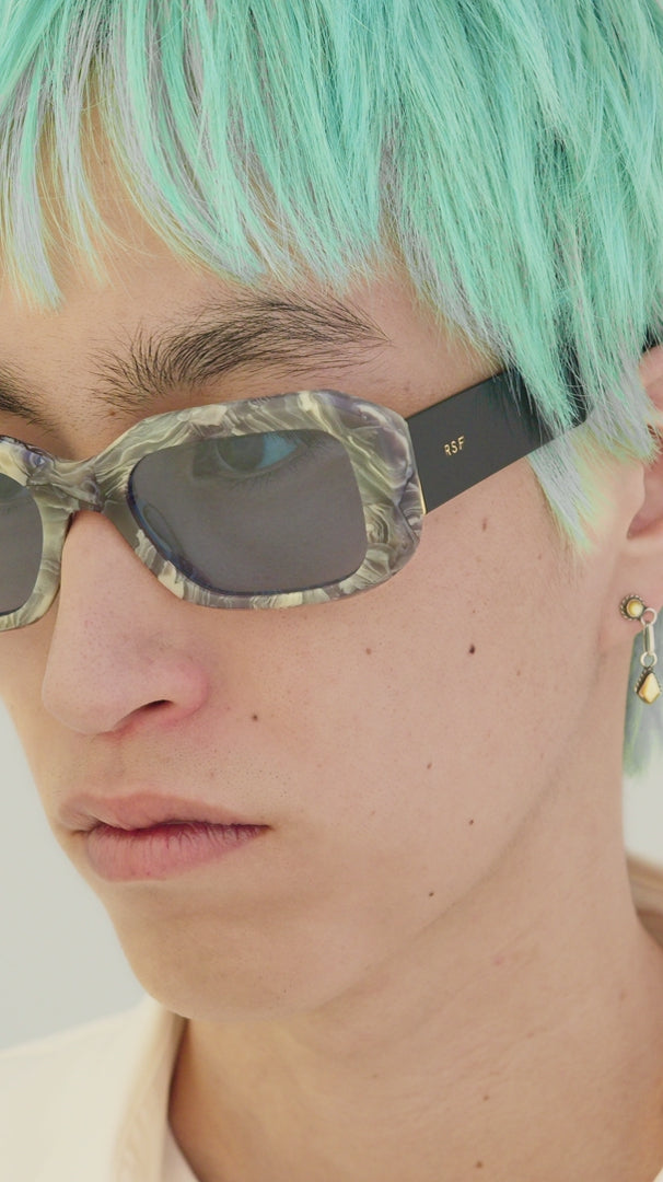 Load video: RetroSuperFuture Sagrado Roccia Gray