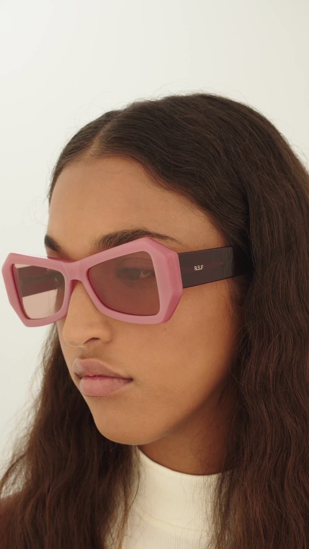 Charger la vidéo : RetroSuperFuture Tempio Candy