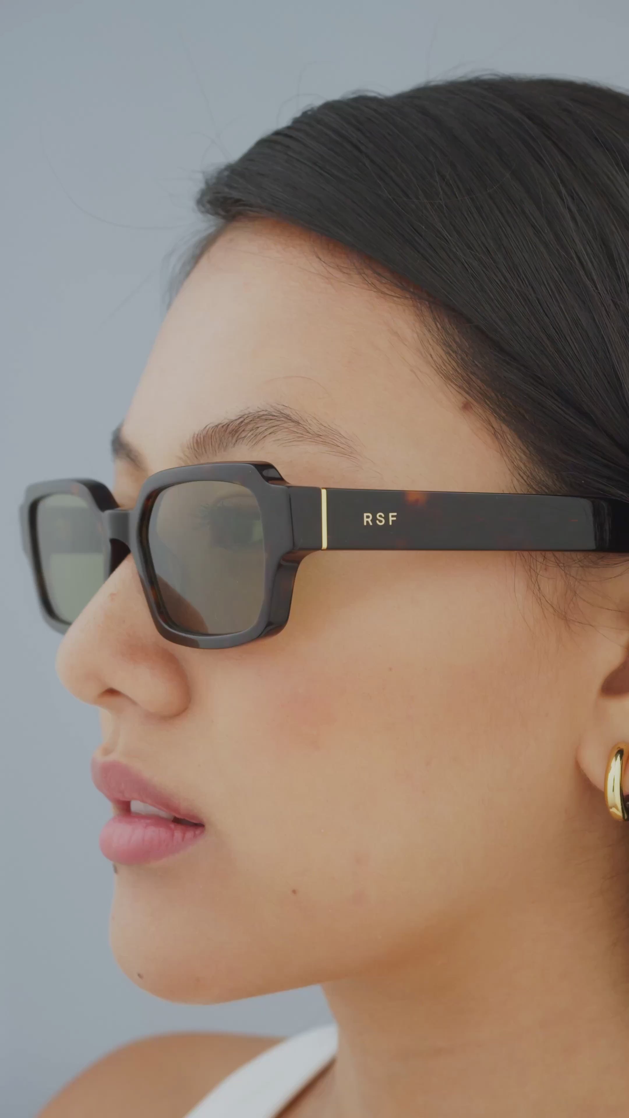 Load video: RetroSuperFuture Carino 3627 8ZE