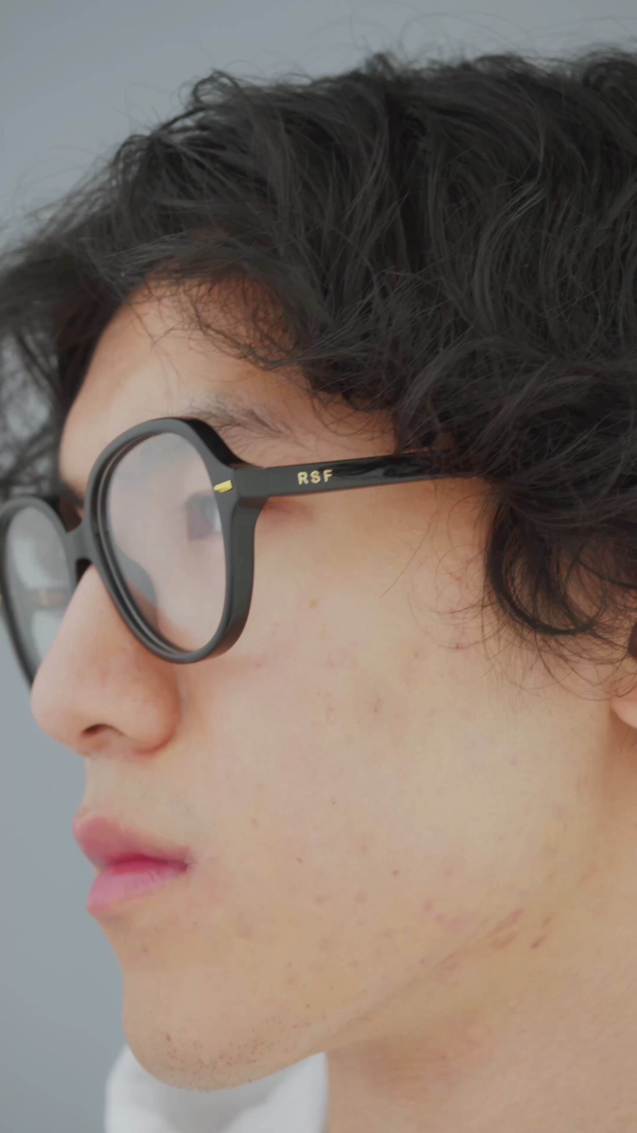 Video laden: RetroSuperFuture Numero 154 Black SXN