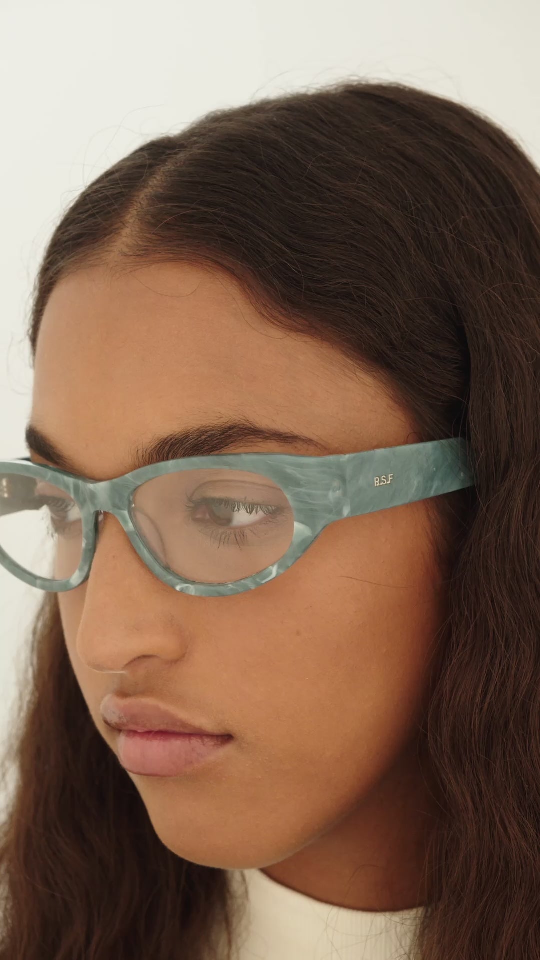 Carica video: RetroSuperFuture Numero 112 Marmo Turchese