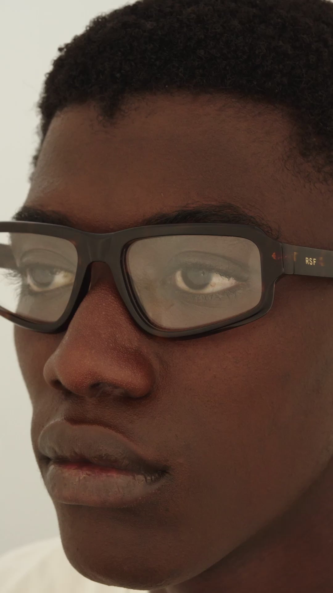 Load video: RetroSuperFuture Numero 113 3627