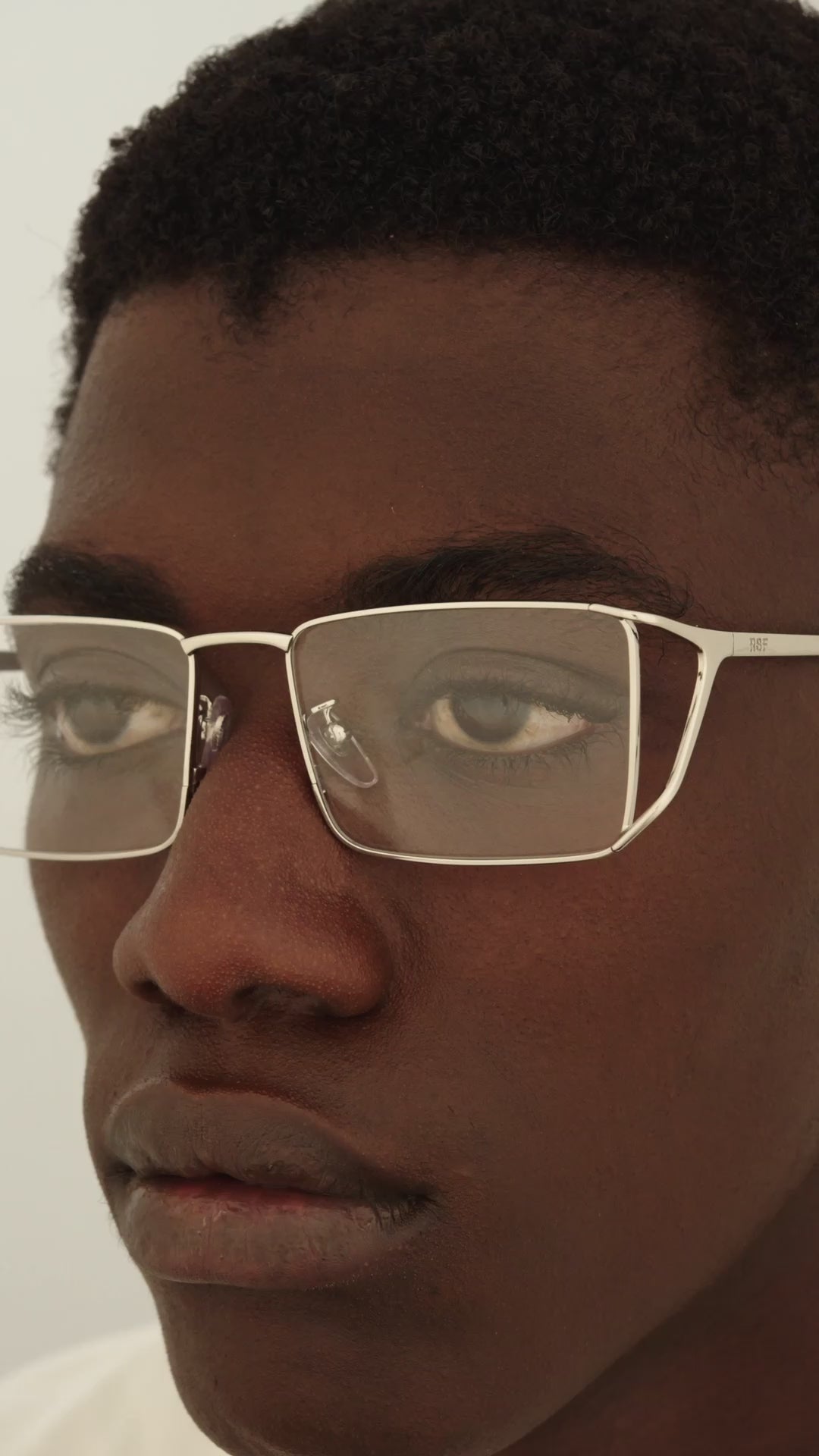 Charger la vidéo : RetroSuperFuture Numero 115 Argento