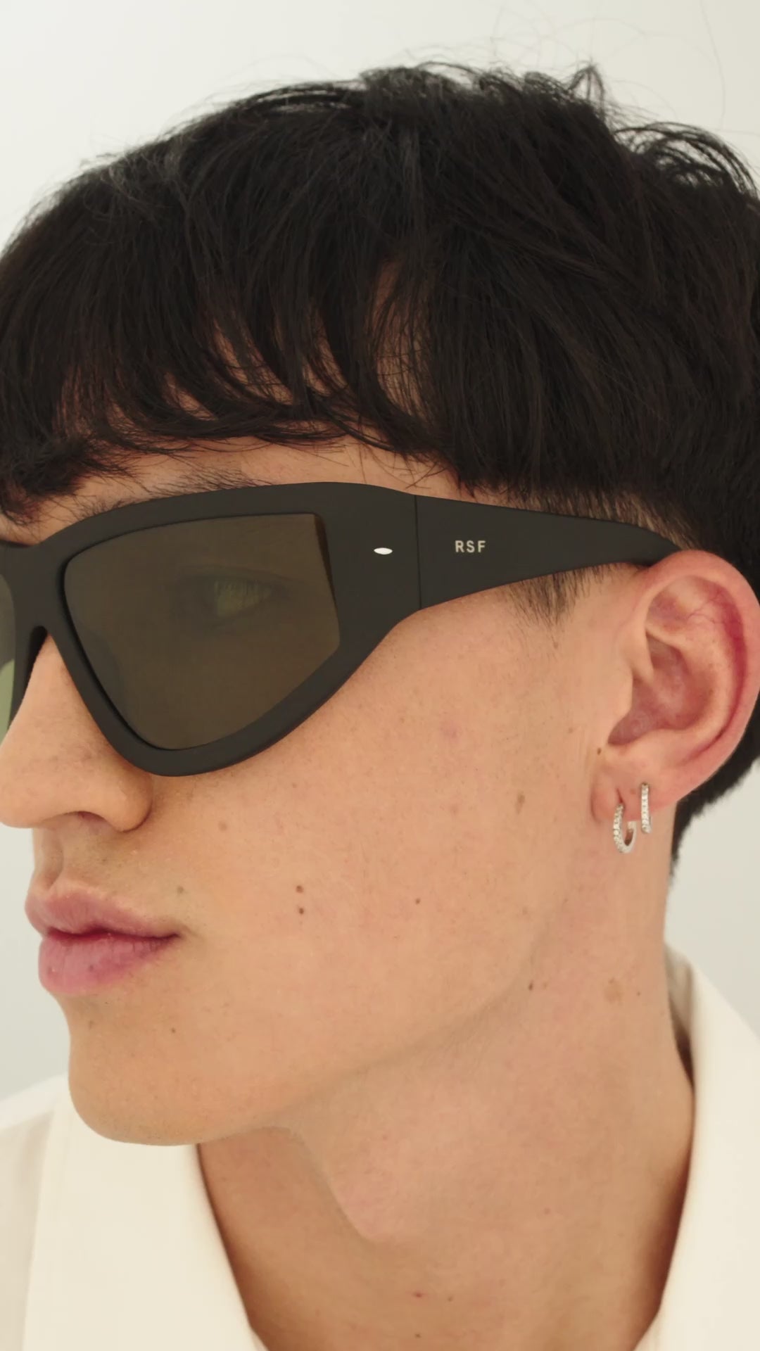 Carica video: RetroSuperFuture Andy Warhol Coltelli Neri