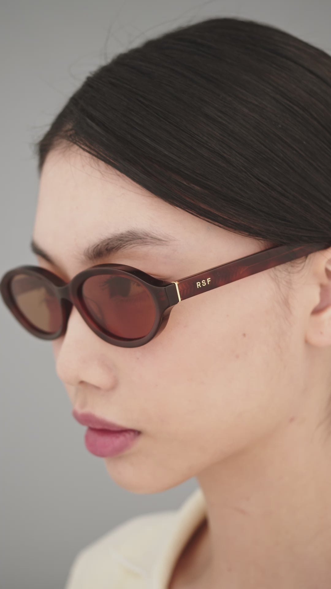 Load video: RetroSuperFuture Parola Havana Diversa