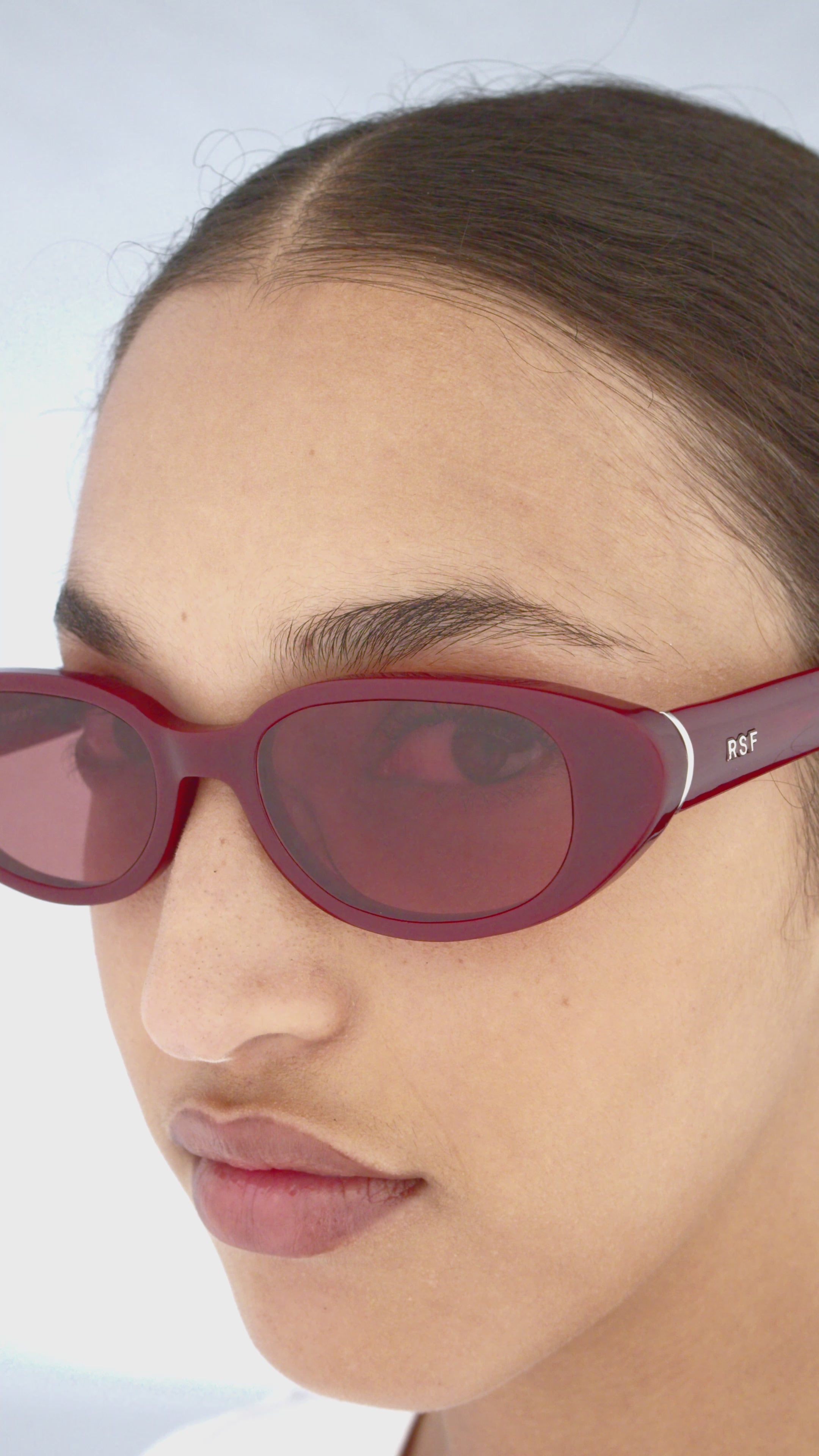 Carica video: RetroSuperFuture Vega Bordeaux AN3